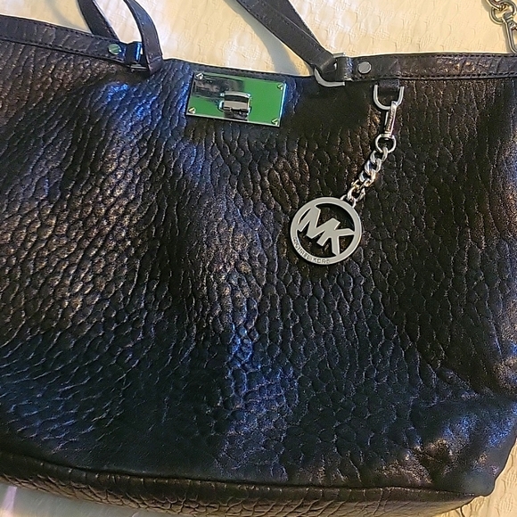 Michael Kors med black shoulder bag - Picture 1 of 1